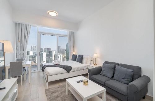 Jumeirah Village Circle Apartment | Free housekeeping visits during your stay - StayShort - The Skyline Studio - Elegant Living at Bloom Heights JVC