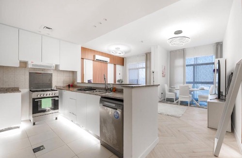 Dubai Apartment | Free housekeeping visits during your stay - StayShort - Comfy 2BR Stay in Liwan that Sleeps 6