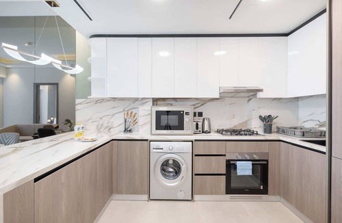 Jumeirah Village Triangle Apartment | Free housekeeping visits during your stay - StayShort - Comfortable 1BR Apartment in JVT with Gym & Pool Sleeps 2