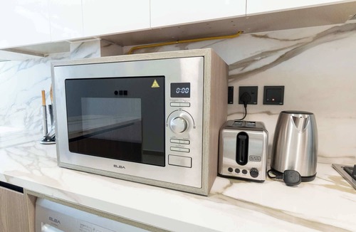 Jumeirah Village Triangle Apartment | Free housekeeping visits during your stay - StayShort - Comfortable 1BR Apartment in JVT with Gym & Pool Sleeps 2
