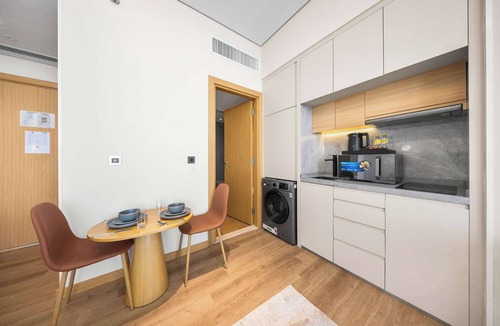 Jumeirah Village Triangle Apartment | Free housekeeping visits during your stay - StayShort - Stunning Studio in JVT Sleeps 2 with Balcony!