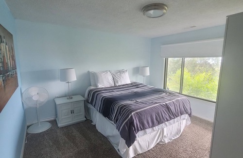 Toovey Heights Bed & Breakfast | FULLY LICENCED : Private HEATED POOL and hot tub with Okanagan valley view