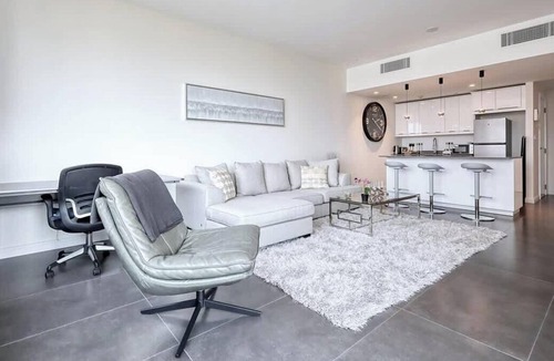 Dubai Apartment | Golf Course Views Apt W Pool & Fast Wifi