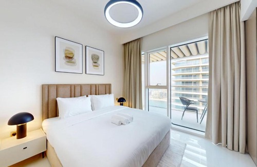 Dubai Marina Apartment | Grand Bleu - Luxurious One Bedroom with Sea View