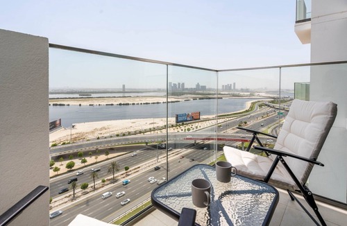 Jadaf Apartment | GuestReady – 1BD l Beautiful Creek View l Balcony