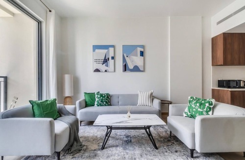 Dubai Apartment | GuestReady - Chic coastal living at Port de La Mer