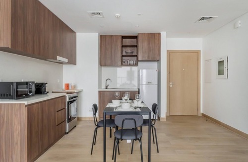Dubai Apartment | GuestReady - Chic coastal living at Port de La Mer