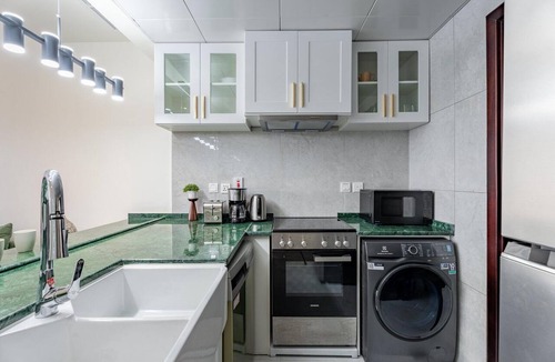 Jumeirah Lake Towers Apartment | GuestReady - High Floor | Canal View
