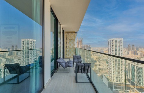 Jumeirah Village Apartment | GuestReady - High floor Luxury with a Private Pool