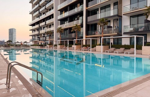 Jumeirah Village Apartment | GuestReady - High floor Luxury with a Private Pool