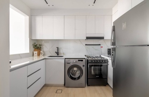 Jumeirah Village Circle Apartment | GuestReady - Modern 1BR | 19th Floor & City Views