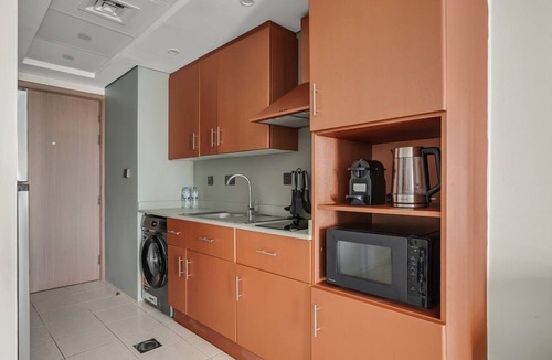 Jumeirah Lake Towers Apartment | GuestReady - Studio | JLT Skyline & Lake views