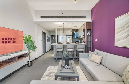 Jumeirah Lake Towers Apartment | GuestReady - Stylish haven with lake views