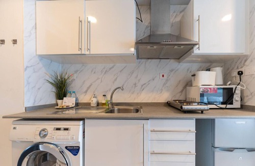 Jumeirah Lake Towers Apartment | HAVN - Studio Apartment in Goldcrest Views, JLT