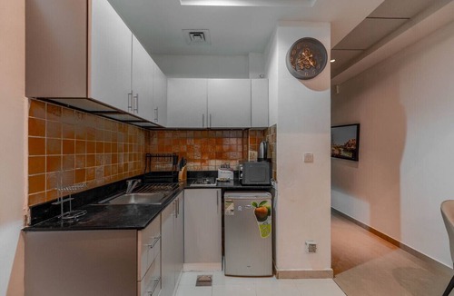Madinat Zayed Apartment | HAVN - Studio in Hanover Square, JVC
