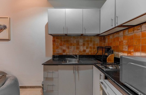 Madinat Zayed Apartment | HAVN - Studio in Hanover Square, JVC