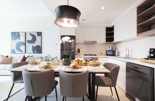 Bur Dubai Apartment | Iconic Burj Khalifa View | 5 mn Walk to Dubai Mall