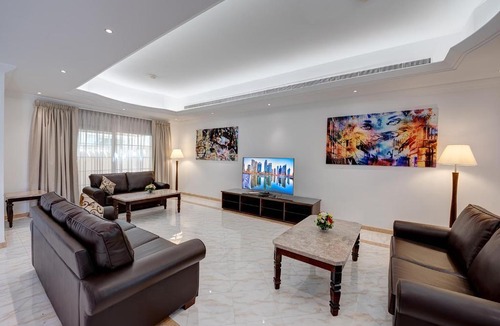 Mirdif Villa | J5 Holiday Homes Mirdif