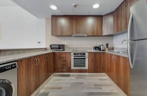 Jumeirah Lake Towers Apartment | JLT Escape | Elegant 1 Bed | Walk to Metro Station I Laguna Tower