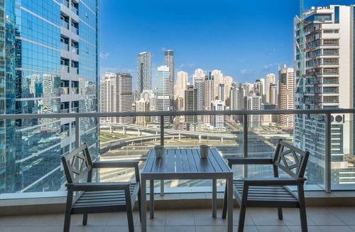 Jumeirah Lake Towers Apartment | JLT Escape | Elegant 1 Bed | Walk to Metro Station I Laguna Tower