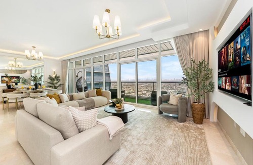 Jumeirah Lake Towers Apartment | Kensington 2BR and Maid Luxurious flat in JLT