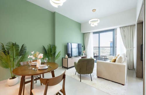 Dubai Apartment | KeyRock Living - Luxury Apartment with Pool & Gym