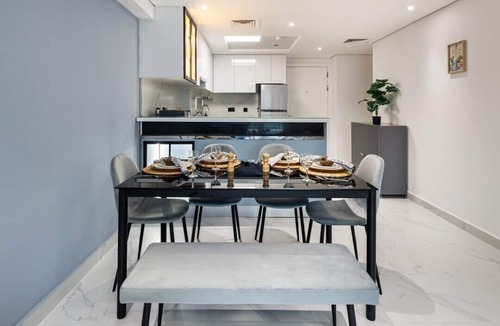 Jumeirah Lake Towers Apartment | Lake View 1-Bedroom Apartment - 5 min to Metro Station JLT