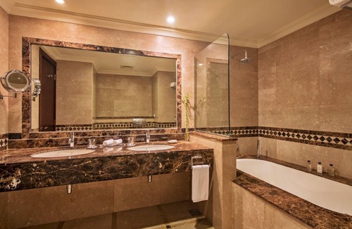 Al Aqah Hotel | Light-Filled Room with Scenic Garden Views Near Diving & Snorkeling Spot