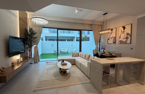 Dubai Apartment | Liva Suites By Hostiva - Dubai South