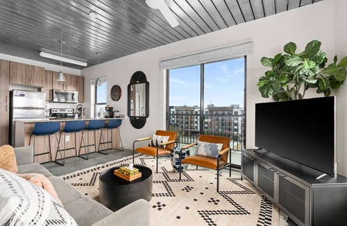 Midtown Apartment | Lodgeur | Sleek & trendy 2BR corner loft | Midtown