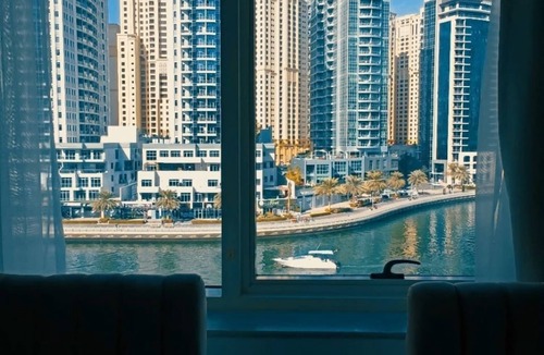Dubai Marina Apartment | Lux Marina-View 2 Bedroom Unit, Walking Distance to JBR Beach, Metro & Tram.
