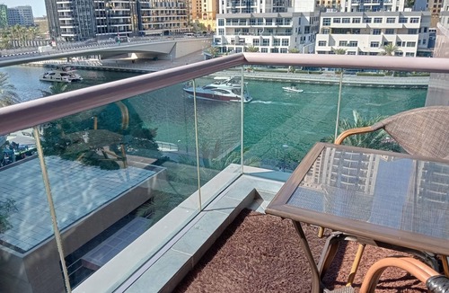 Dubai Marina Apartment | Lux Marina-View 2 Bedroom Unit, Walking Distance to JBR Beach, Metro & Tram.