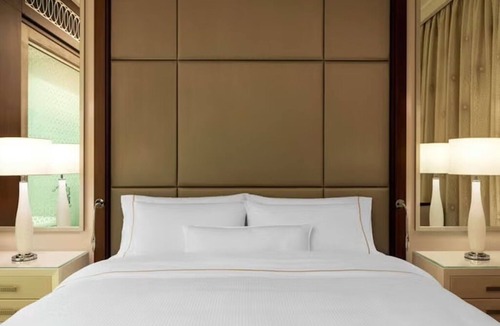 Al Wasl Hotel | Luxurious 1-BR King Guest Room in Dubai – Prime Location & Comfort!