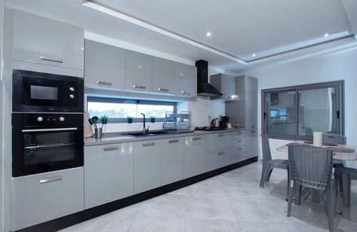 Sidi Dhrif Apartment | Luxurious 5-Bedroom Apartment in La Marsa, Tunisia