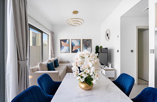 Dubai Apartment | Luxurious 6-Sleeper Villa with Large Outdoor Patio