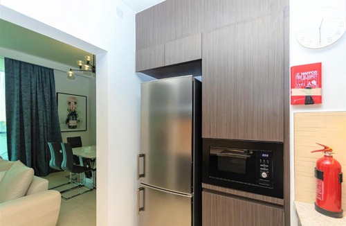 Bur Dubai Apartment | Luxurious Downtown Views with Dubai Mall access