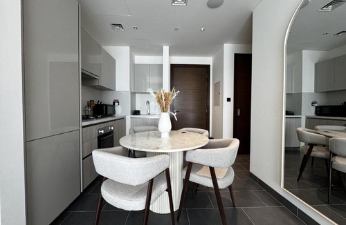Nad Al Sheba Apartment | Luxury 1-Bedroom Apartment with Pool Access in DIFC, Dubai