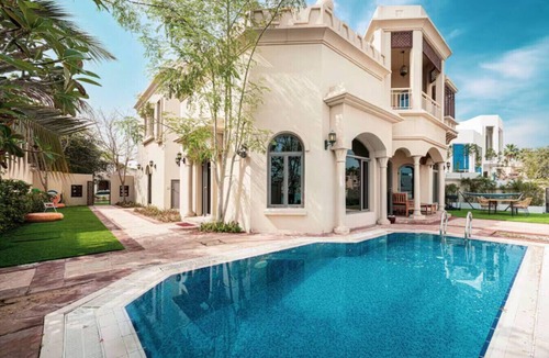 Palm Jumeirah Apartment | Luxury 4BR Dubai Villa w Private Pool Beach Access