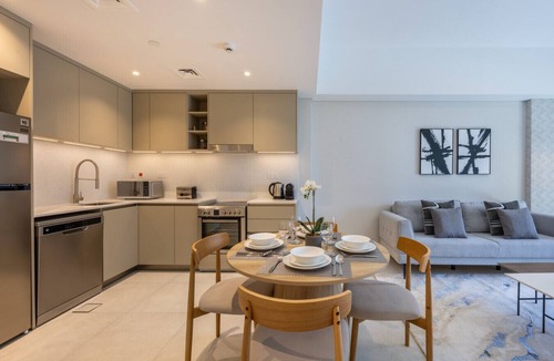 Umm Suqeim 3 Apartment | Luxury Living 1 Bed l Pool View l Burj Al Arab