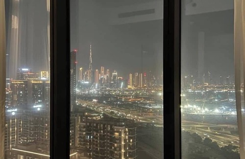 Dubai Apartment | Luxury Apartment w/Burj Khalifa & Lagoon Views
