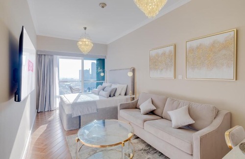 Jumeirah Lake Towers Apartment | Luxury Apt - Rooftop Pool - City View