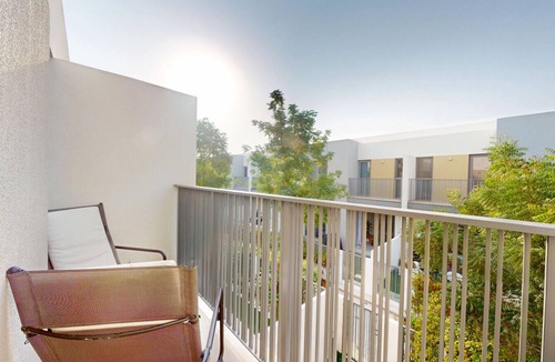 Dubai House | Luxury Comfort 2 Bed Villa with Garden & Garage