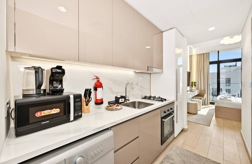 Nad Al Sheba Apartment | Luxury Studio near Burj Khalifa and Dubai Mall