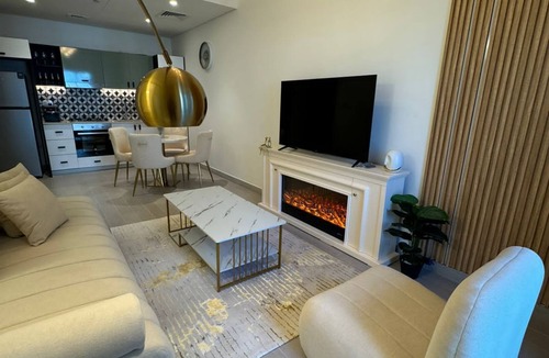 Dubai Apartment | Magnificent 2 bedroom Golfville+ Pool View