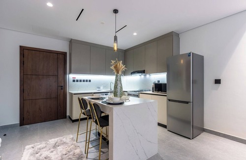 Al Satwa Apartment | Modern 1B | Rooftop Pool | DIFC and DowntownAccess