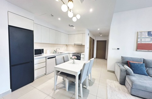 Dubai Apartment | Modern 2-bedroom apartment with WiFi, fitness room in welcoming Dubai