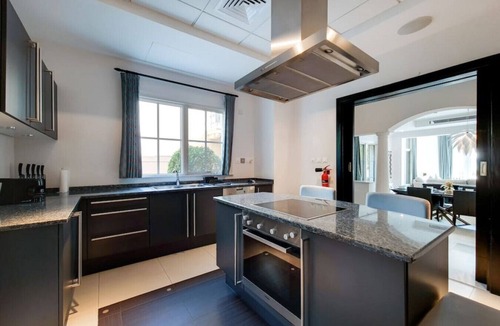 Dubai Apartment | Modern 3 Bed Villa l Private Pool l Luxury Retreat l Whispering Pines
