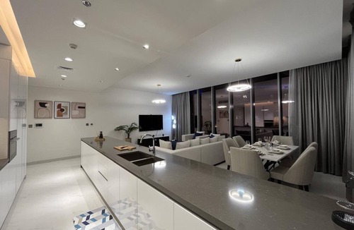 Dubai Apartment | Modern Family Retreat w/Dubai Skyline Views
