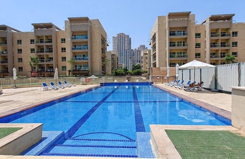 The Greens Apartment | Modern in the Greens close to attractions