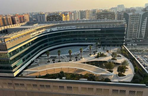 Sharjah House | Modern Queen Room, Dubai City View, Private & Peaceful, 8 Mints Walk To Dubai
